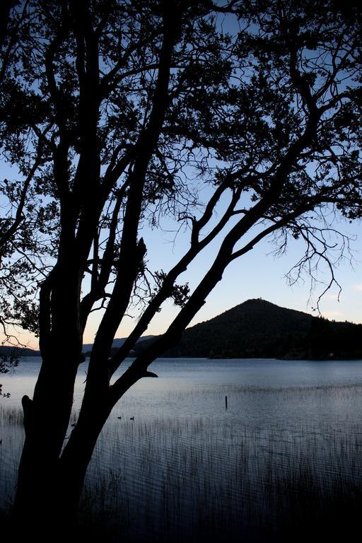 Los Juncos Patagonian Lake House Сан-Карлос-де-Барилоче Экстерьер фото